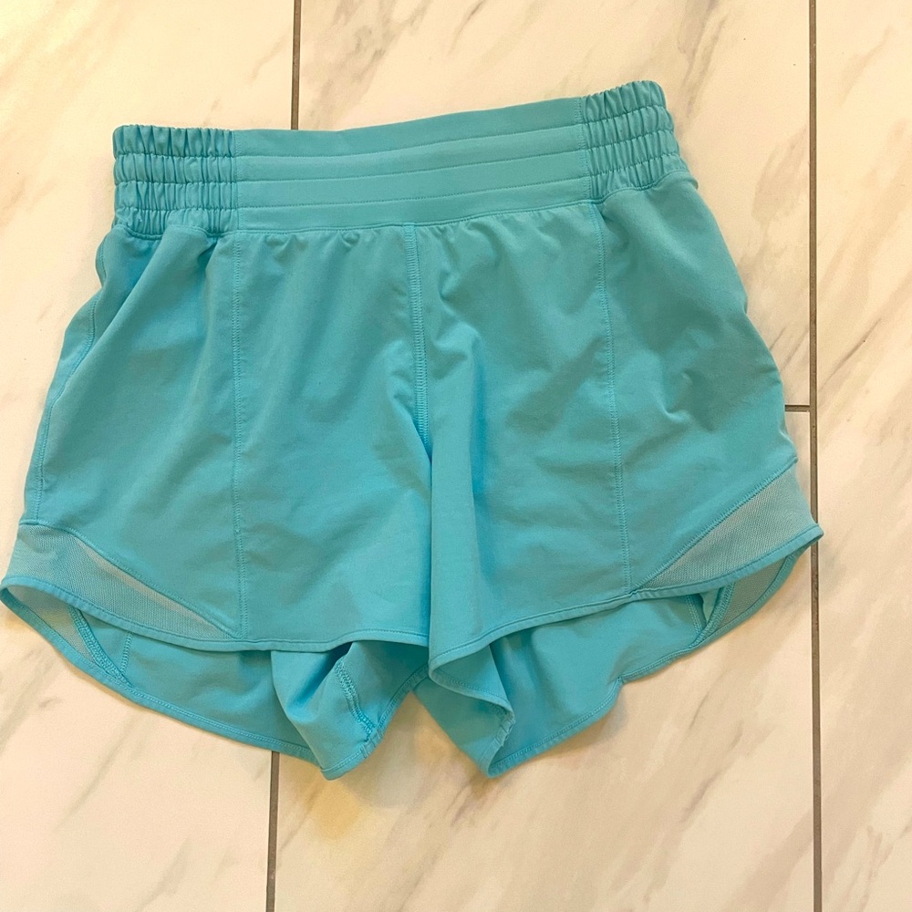 lululemon hotty hots size 4, 4 inch. barely worn in great condition